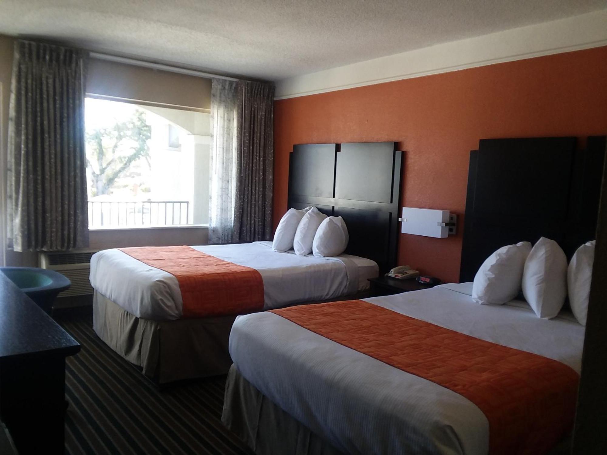 Howard Johnson By Wyndham Historic Lake Charles Zewnętrze zdjęcie